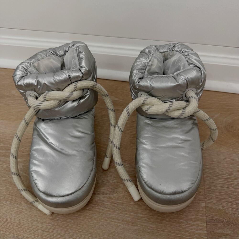Women’s UGG Classic Maxi Short Metallic Boot Silver Size 6